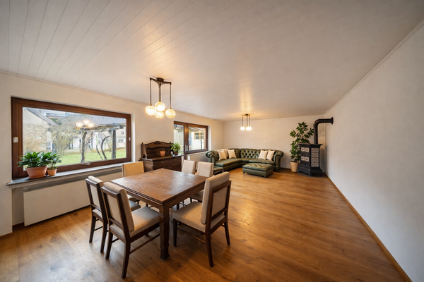 KI-Beispiel Wohnzimmer Haupthaus EG