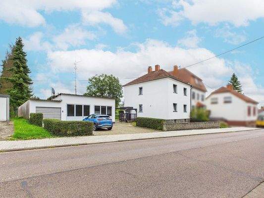 Ein-/Zweifamilienhaus mit Werkstatt in SB-Ensheim