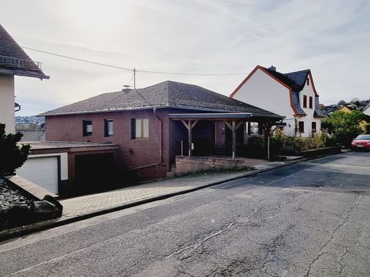 Haus Garage und Carport