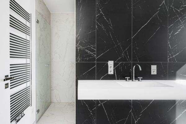 Luxuriöse Badgestaltung