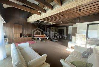 Wohnzimmer mit Kachelofen