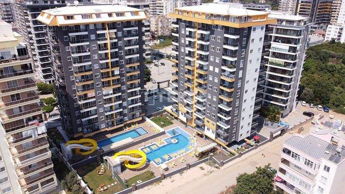 City and Mountain-View Flats Near the Sea in Mahmutlar Alanya