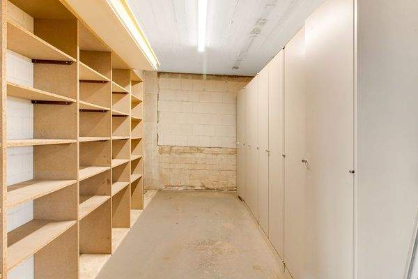 Lagerhalle-Schreinerei