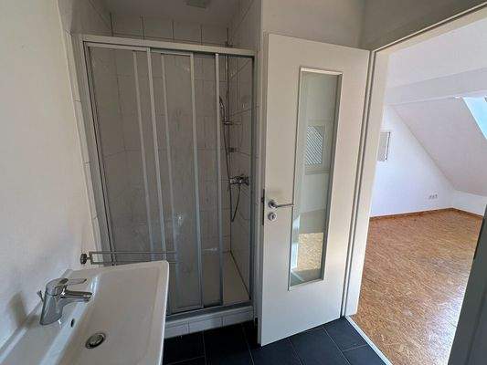 DG |&nbsp;Duschbad |&nbsp;Blick auf Dusche