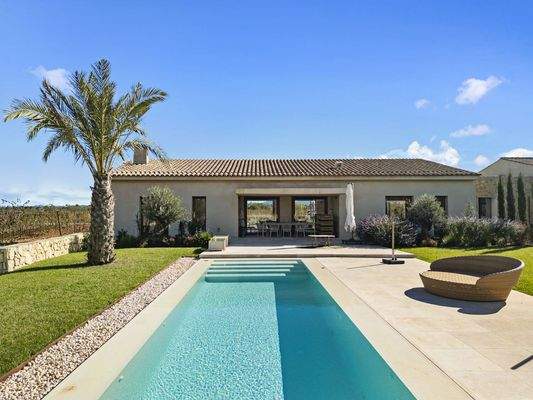 Blick vom Pool Richtung Haus