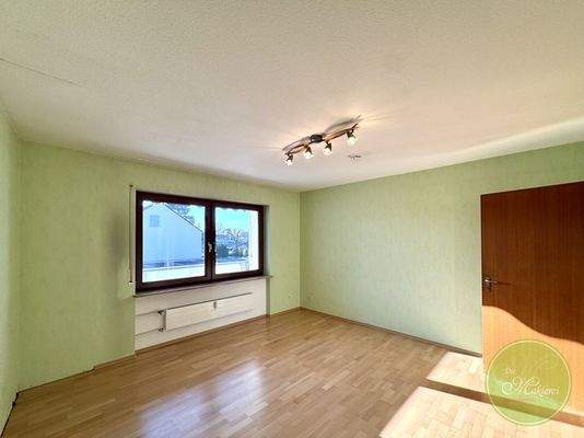 ... in das Schlafzimmer mit ...