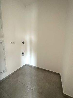 16- Abstellraum-Waschmaschine.JPG