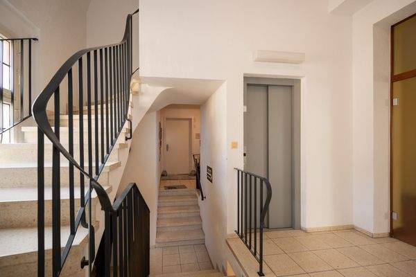 1 OG Eingang Fahrstuhl