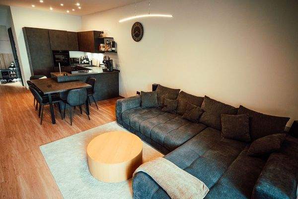 Blick von der Terrasse in den Wohnbereich