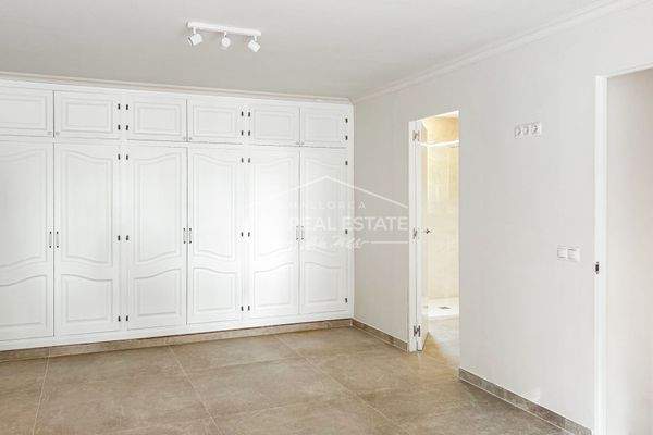 ...Großer Einbauschrank...