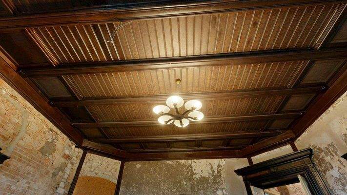 Kaminzimmer Decke.jpg