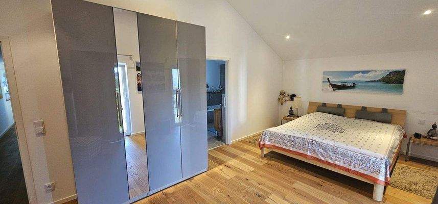 Schlafzimmer Zugang zum Bad + Ankleideraum