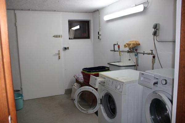 Waschküche mit Außenzugang