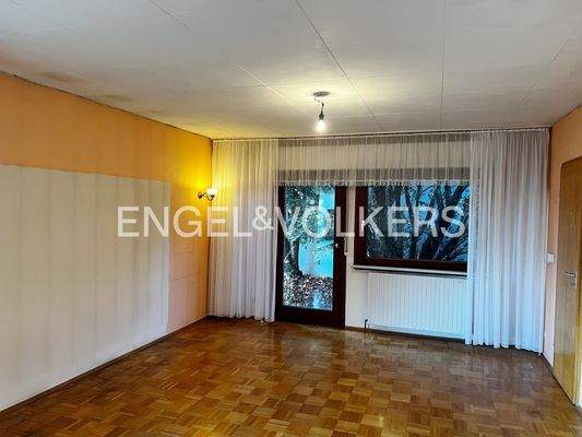 Essbereich mit Zugang zum Garten und Küche