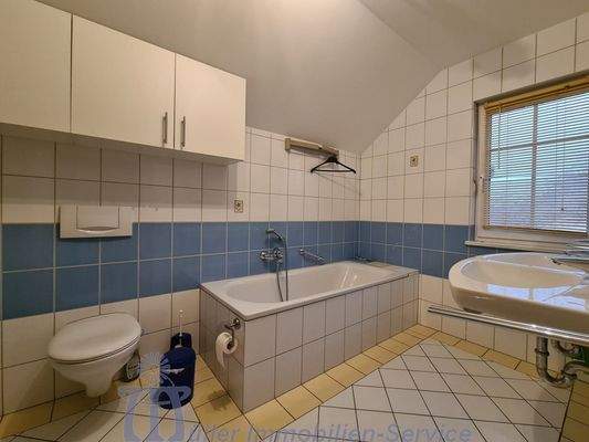 Foto 24_Elternbad OG.jpg