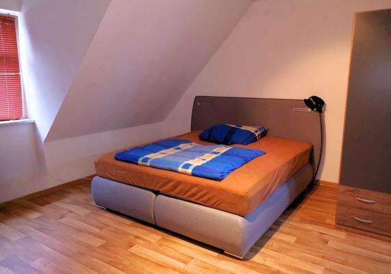 Wohn- und Schlafzimmer