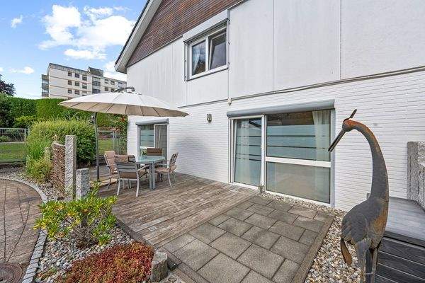 Süd-Ost Terrasse (UG-Schlafzimmerzugänge)