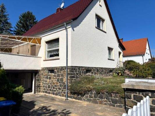 2 Zufahrt zur Garage mit darüberliegender Terrasse .jpg