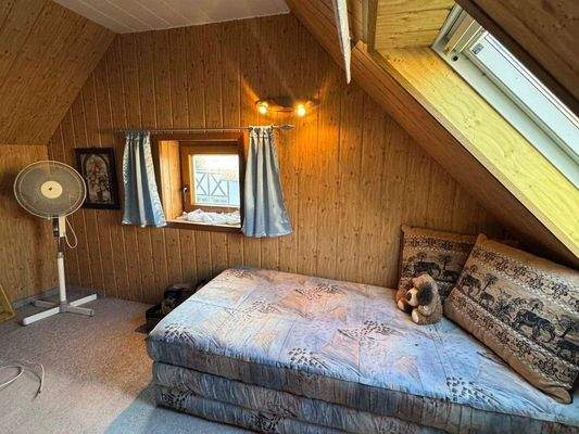 Kinder-/Schlafzimmer im DG 