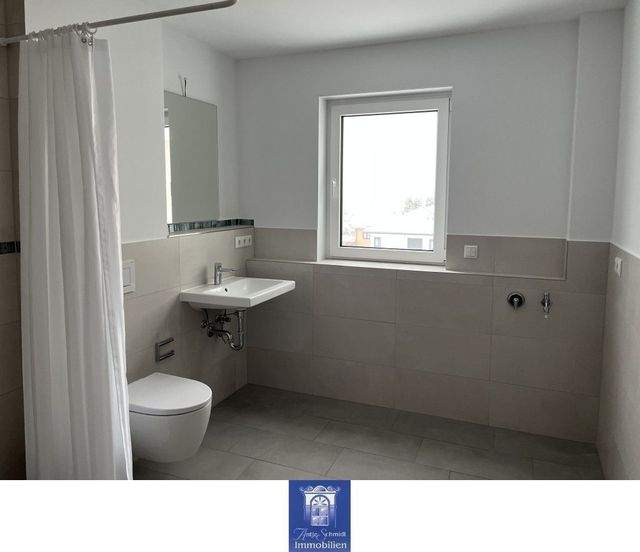 Himmlischer Dachtraum mit Fußbodenheizung und exklusivem Bad im Erstbezug! Lift! - Photo 5