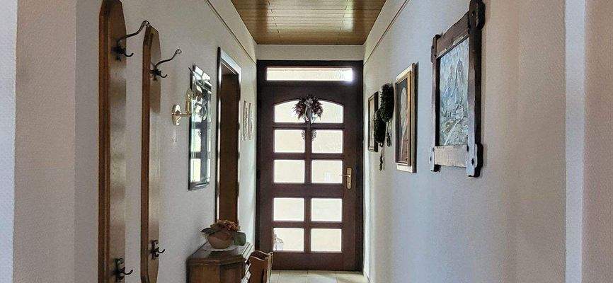 HAUSEINGANG UND DIELENBEREICH 