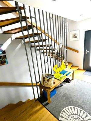 EG: Diele / Treppe ins UG   OG   DG