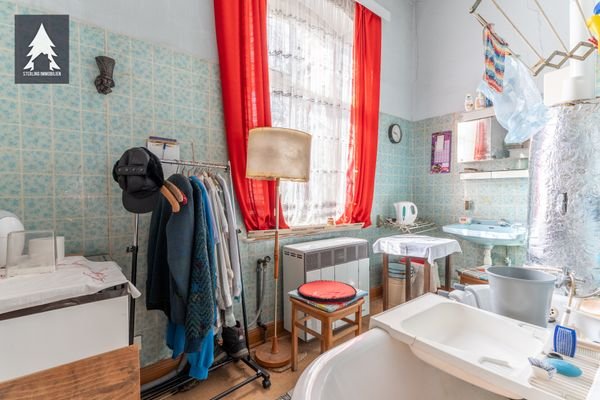 Bad mit Wanne EG
