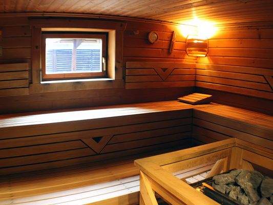 Saunabank-mit-Ofen-Sauna-low resolution-4x