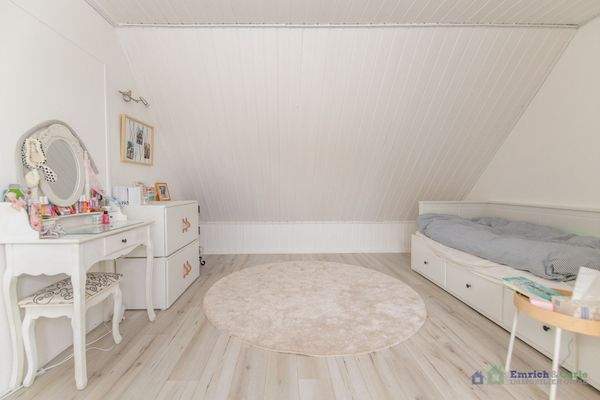 DG: Kinderzimmer mit Duschbad