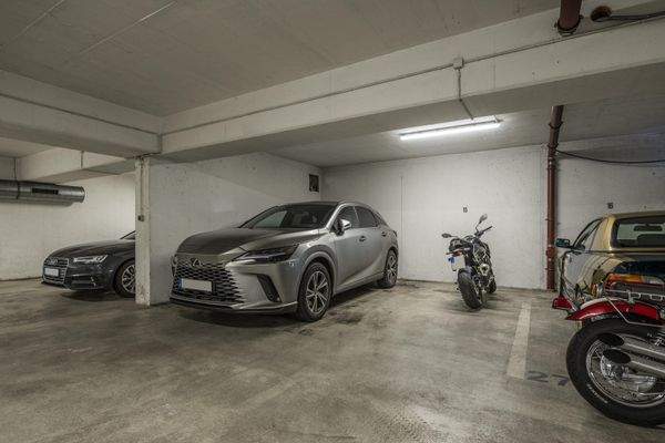 2 Tiefgaragenstellplätze