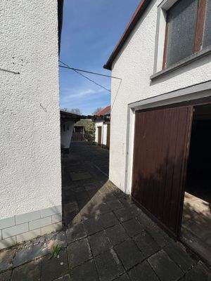 Zugang zum Hof/Garage