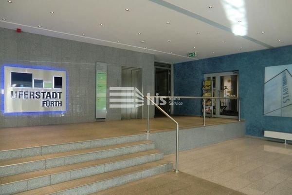Foyer mit Aufzügen