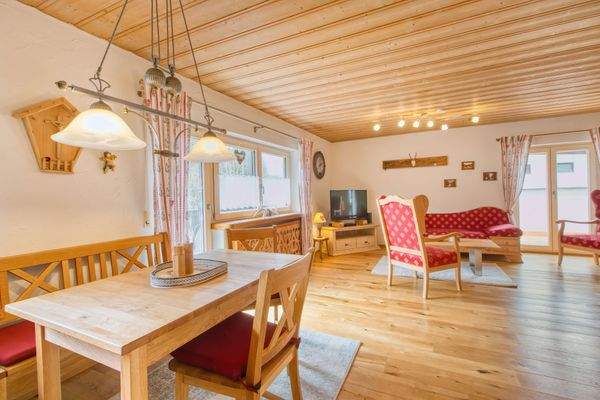 Wohn - und Essbereich