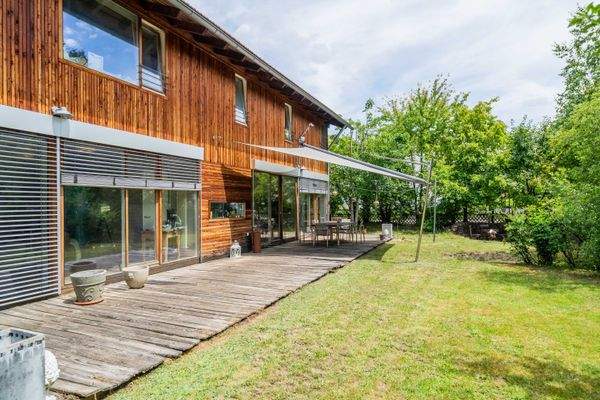 Wohnbereich und Wohnküche nach Süden mit Terrasse