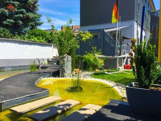 Sicht auf Terrasse und Schwimmteich 2