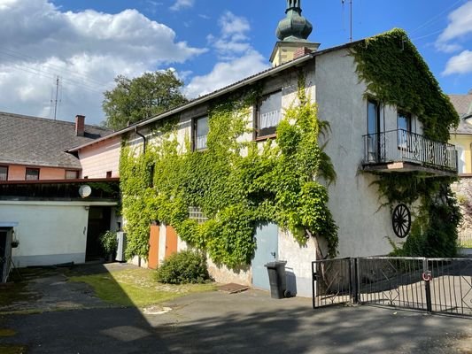 Blick vom Innenhof zum Haus 