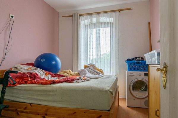 Kinder- oder Arbeitszimmer der OG-Whg. (im EG)