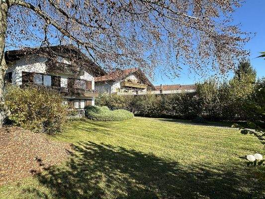 Blick in Richtung Nord-Osten mit Gebäudebestand auf Nachbargrundstück