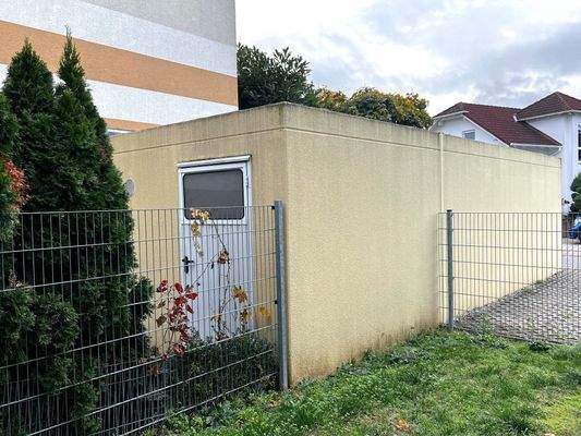 Garage mit Geräteabstellraum