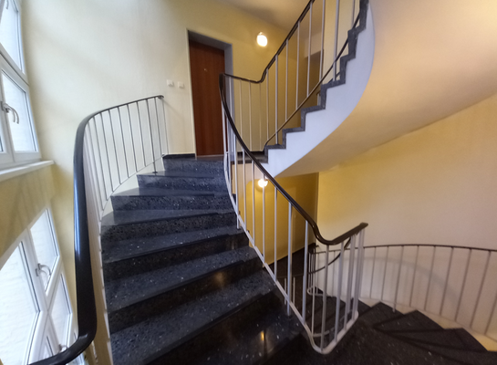 Treppenhaus mit Blick zu WE16