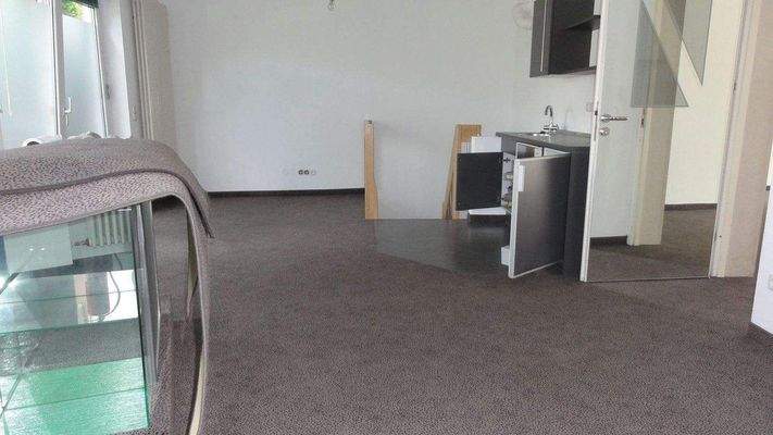 Hinten Küche und Treppenabgang.JPG