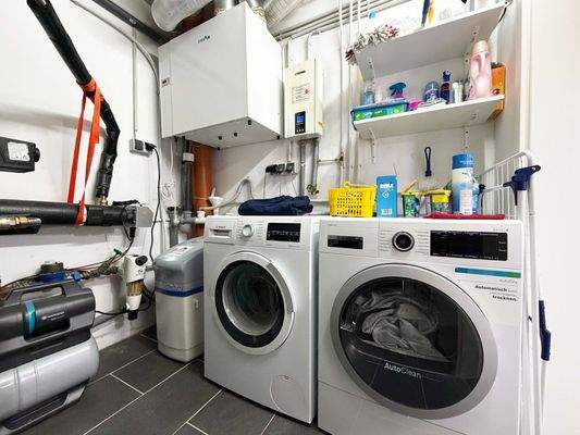 EG Hauswirtschaftsraum: Platz für Waschen Trocknen und praktische Abläufe im Alltag