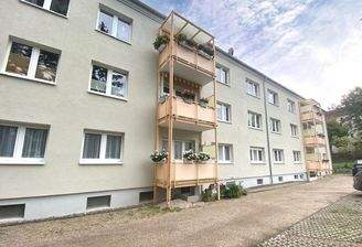 Zufahrt mit Stellflächen