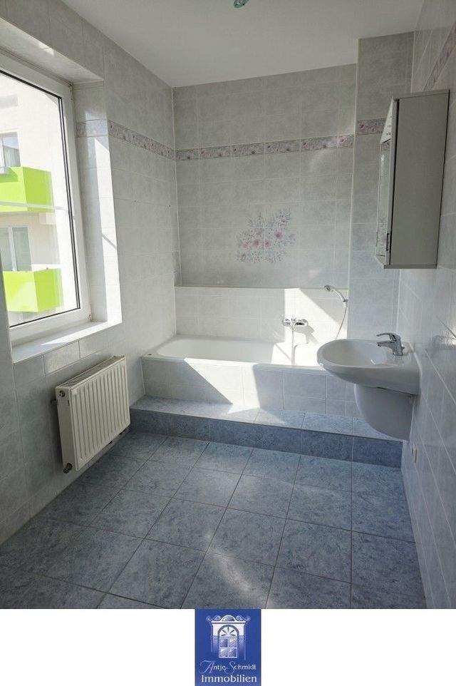 Hübsche Wohnung mit Tageslichtbad im Stadtzentrum mit Parkplatz - Photo 3