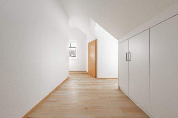 mit angrenzender Ankleide