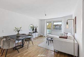 Wohnzimmer mit Ausgang auf 1. Terrasse