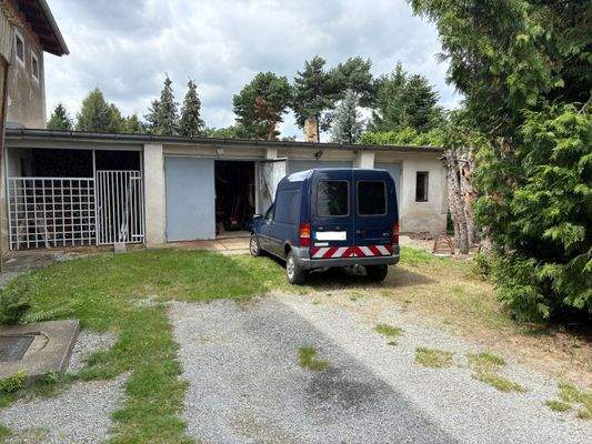 Anbau mit Garagen