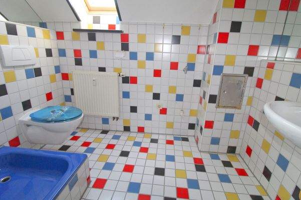 Badezimmer 1  Dachgeschoss