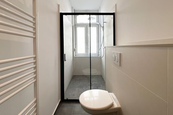Große ebenerdige Dusche