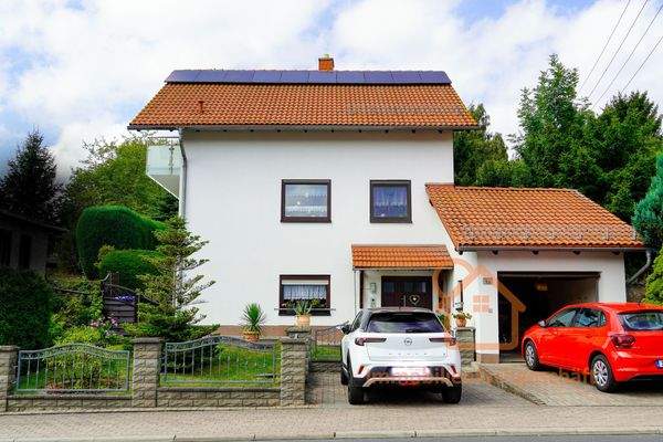 Einfamilienhaus mit Garage